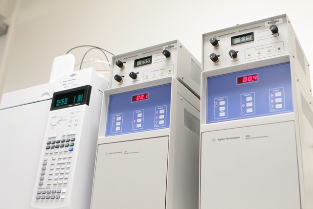 Specific sulfur and nitrogen chemiluminescence detectors coupled to a GC unit